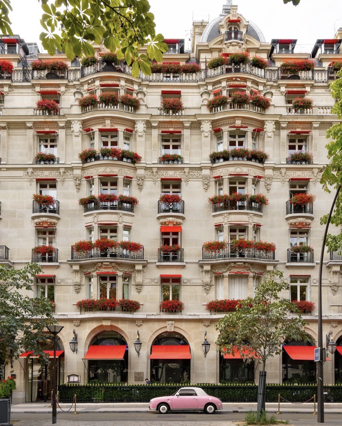 Plaza_athenee Interactive и тематические общественные места