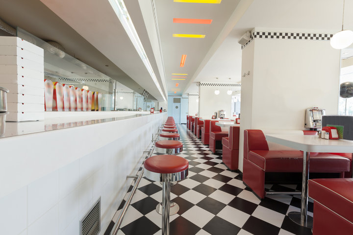 барные стулья в ресторане Diner