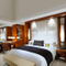 Современный роскошный гостиничный номер с кроватью, мебель, ткань, спальный гарнитур